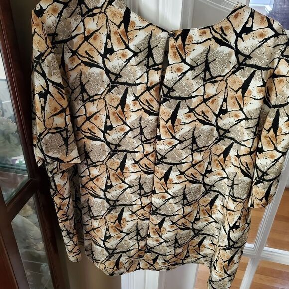 Beautiful woman's blouse size 24W. Modern essentials - Picture 2 of 6
